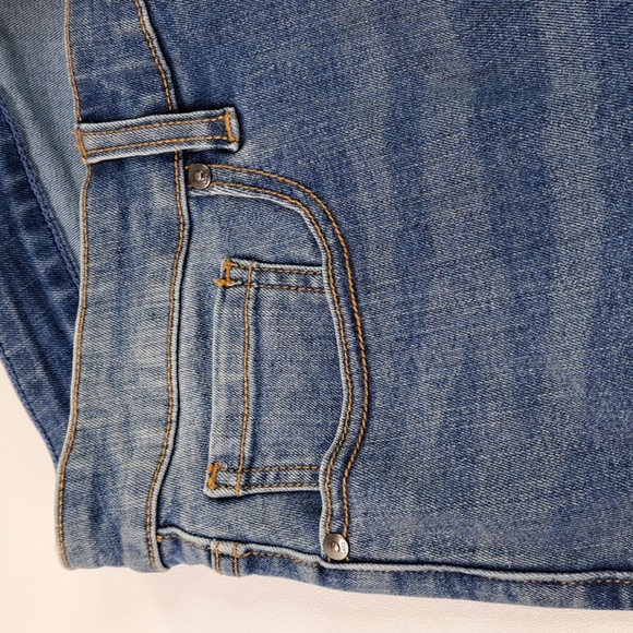 New Lane Bryant Signature Fit Midi Short Mid-Rise Flex Magic Waistband Size 22 - Picture 10 of 13